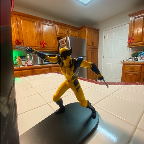 Cinemark Marvel Deadpool & Wolverine Popcorn Bucket - Picture 2 of 6